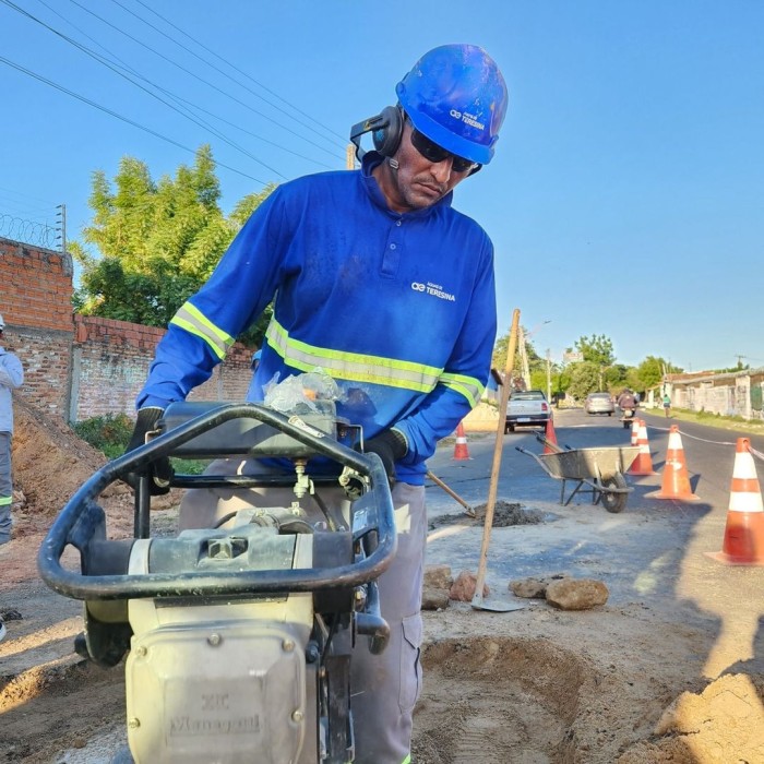 Obras de coleta e tratamento de esgoto avançam na Avenida Centenário no bairro Aeroporto 