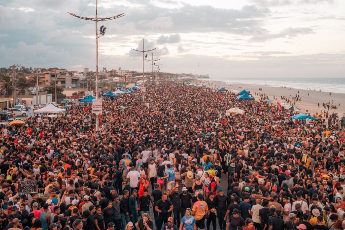 Shows de artistas locais levam multidão ao terceiro domingo de Pré-Carnaval do Maranhão na Litorânea