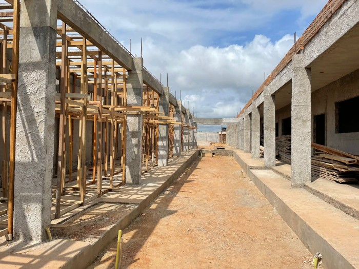 Obras: Escola Rayara de Carvalho terá telhado termoacústico e estruturas metálicas