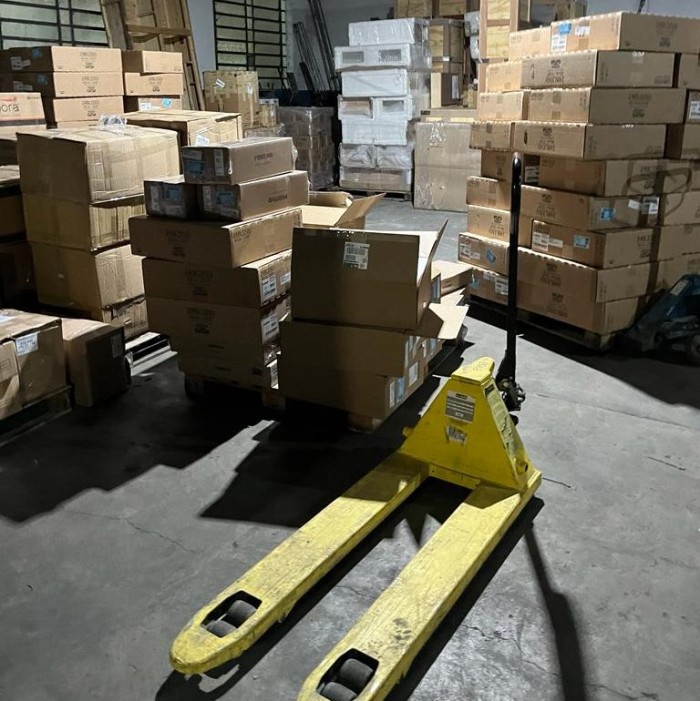 Criminosos estariam realizando o transbordo de aparelhos eletrônicos