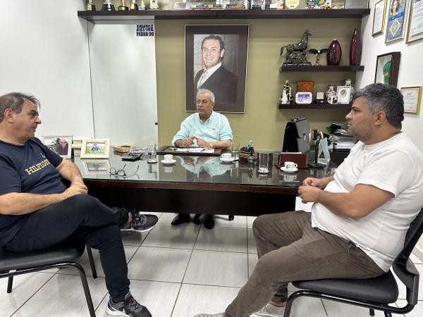 Vereadores se reúnem com senador Jayme Campos em busca de emendas para Sorriso