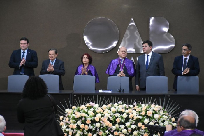 Rafael Fonteles participa da posse de Fides Angélica como primeira mulher a presidir a Academia Piauiense de Letras