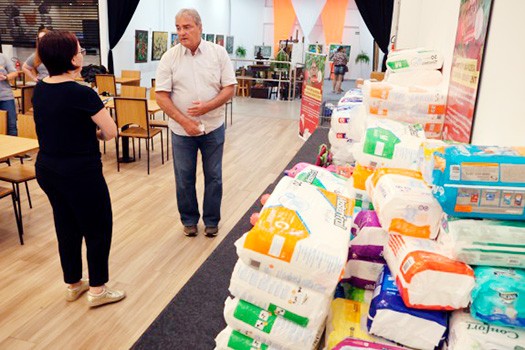 Shopping Pátio Aviação doa milhares de fraldas geriátricas e brinquedos ao Fundo Social de PG