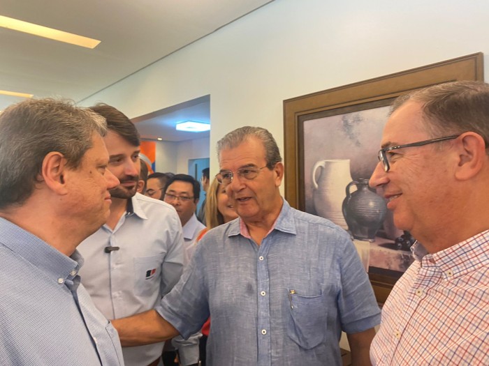 Araçatuba recebe trator destinado pelo Governo do Estado