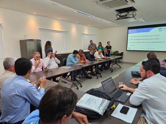 Prefeito de Coxim pede apoio para melhorar estradas rurais em assembleia do Cointa