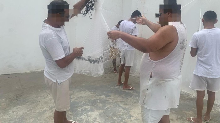 Reeducandos da cadeia de Soledade confeccionam tarrafas redes de pesca e expõem no estande da Seap no Salão do Artesanato