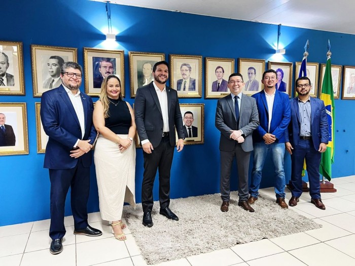 Ellen Gera recebe homenagem na Secretaria de Estado da Educação