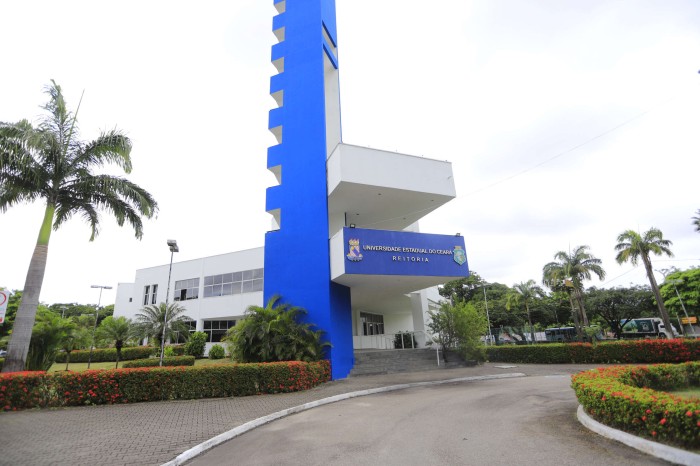 Uece divulga edital de solicitação de isenção para vestibular 2024.2