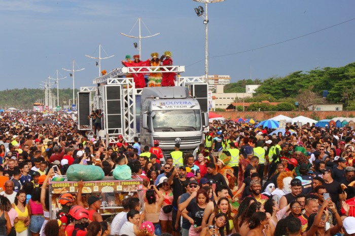 Pré-Carnaval na Avenida Litorânea reúne grande público para celebração da diversidade musical do Maranhão