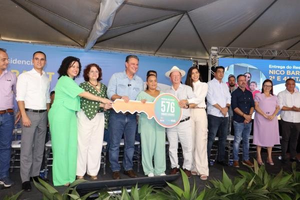 Vereador acompanha entrega de apartamentos populares confirma R$ 13 milhões para construção do viaduto e pede mais casas para Sorriso