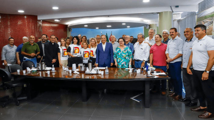Entidades recebem decretos de permissão de uso de áreas