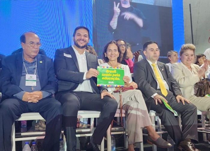 Washington Bandeira participa da abertura da Conferência Nacional de Educação em Brasília