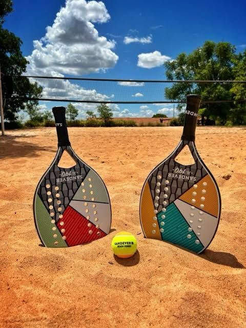 Parceria entre Funed e UFGD promove aulas de beach tennis no Jardim dos Cristhais