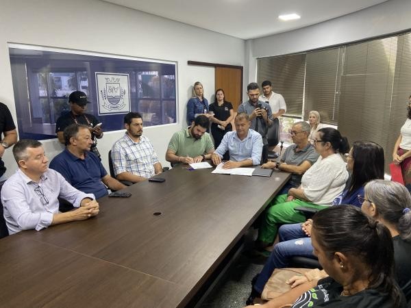 Convênios garantem repasse de recursos à Apae e Associação Produtiva das Mulheres do Assentamento Jonas Pinheiro