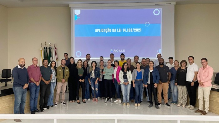 Prefeitura de Ibaiti realiza curso de capacitação sobre a Nova Lei de Licitações para seus servidores