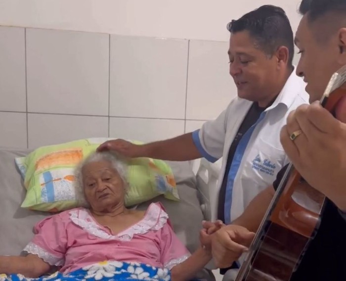 Musicoterapia transforma a vida de idosos na Vila do Ancião