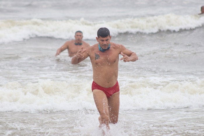 Com provas no mar, Troféu Elite tem 1º dia de competição em Matinhos