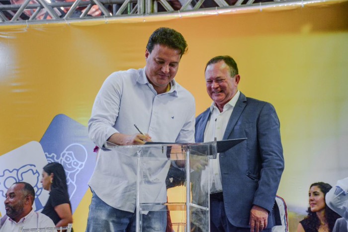 “Um ato democrático que fortalece a educação no Maranhão”, diz Felipe Camarão sobre a posse de gestores escolares