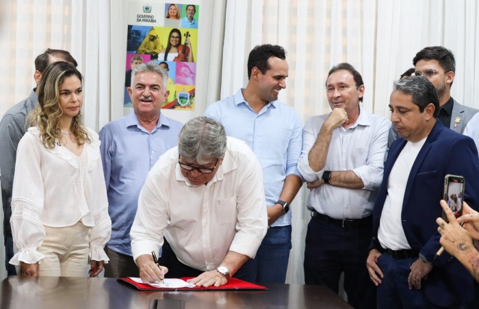 João Azevêdo assina contrato de concessão do Rodoshopping do Cajá e torna viável equipamento que estava abandonado às margens da BR-230
