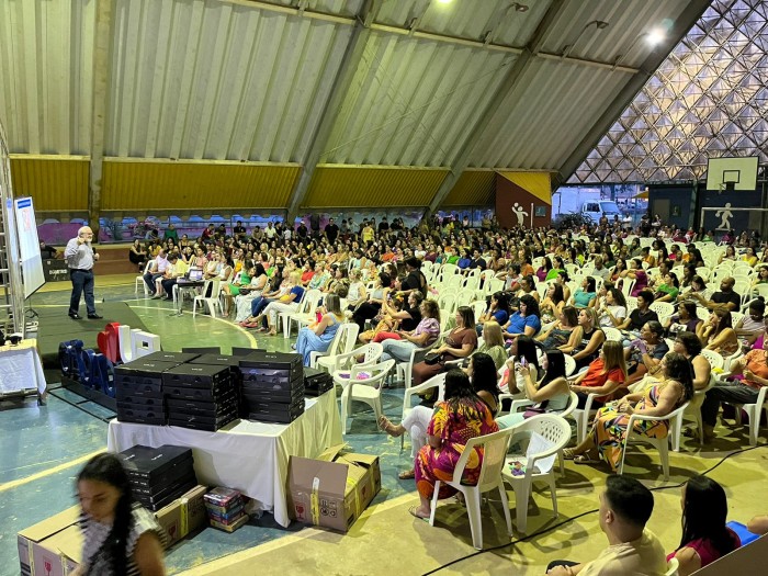SECRETARIA DE EDUCAÇÃO REALIZA ABERTURA DO ANO LETIVO COM PALESTRA SOBRE NEUROCIÊNCIA E INVESTIMENTOS PARA AS ESCOLAS