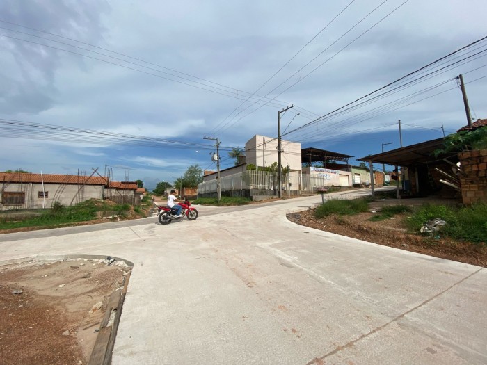 Sevop: Moradores comemoram pavimentação em concreto em novas ruas do bairro Araguaia