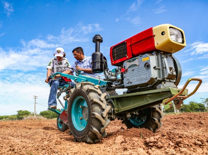 Equipe do Piauí participa de treinamento para uso de máquinas chinesas na agricultura familiar