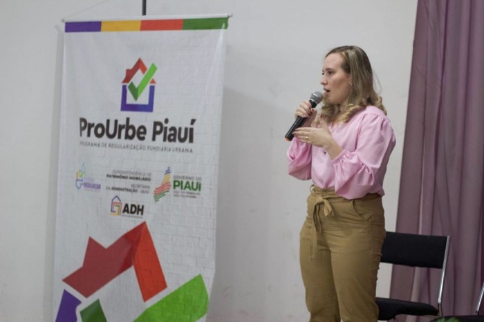 ADH e Sead levam informações sobre programa de regularização fundiária a moradores de Floriano