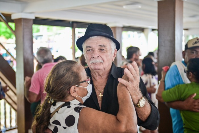 Palco de entretenimento e histórias de amor, forró da melhor idade retorna ao Casarão