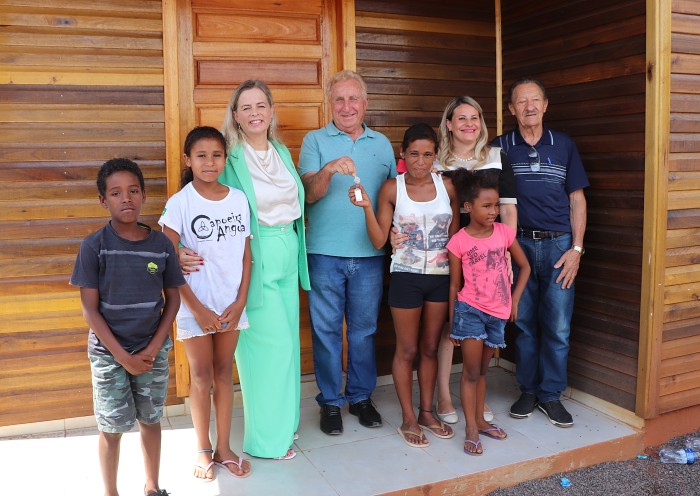 Governo de Santa Catarina entrega casas em Abelardo Luz