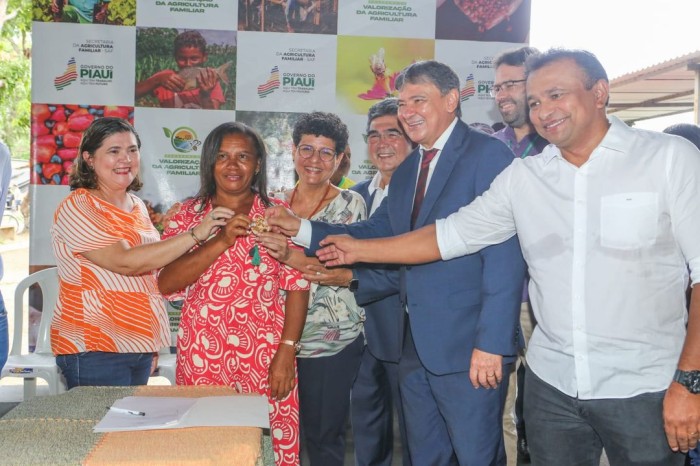 SAF entrega equipamentos para a mecanização da agricultura familiar de 19 municípios piauienses