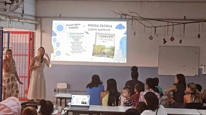 Reuniões com pais serviu para tirar dúvidas sobre início das aulas