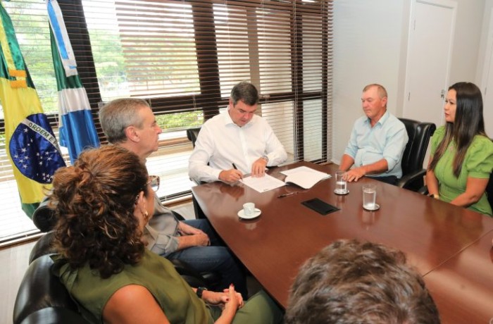 Municipalismo: governo assina convênio para pavimentar ruas de Coronel Sapucaia