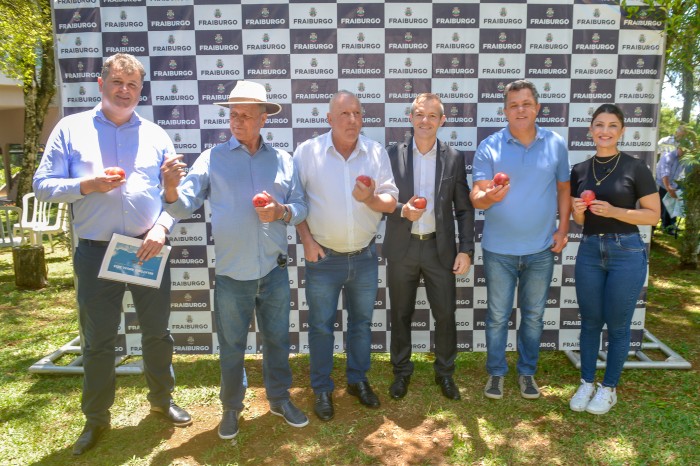 Setur participa da abertura da Colheita da Maçã em Fraiburgo