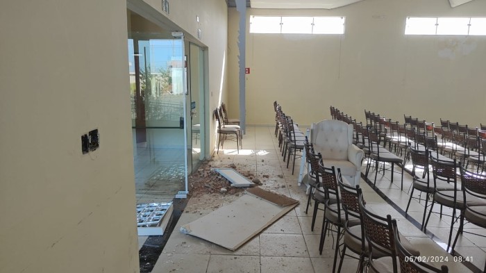 IBAITI - Vândalos invadem, furtam e destroem instalações do Centro de Eventos causando grande prejuízo para a população