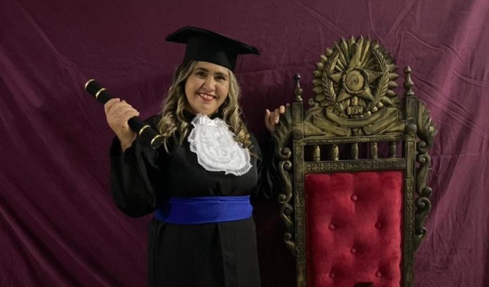 Aluna da EJA é aprovada em Letras na UFC após ficar quase 20 anos longe da escola