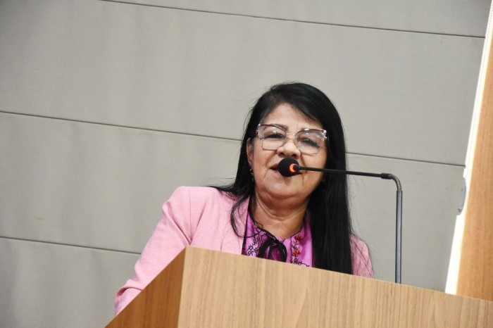 Fátima Araújo dá boas-vindas à vereadora Creuzamar