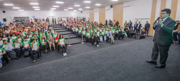 Governador participa da primeira aula do preparatório para vestibular do ITA/IME