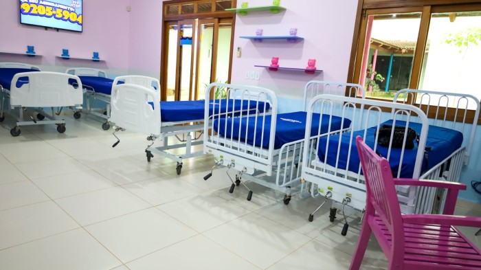 Governo e Fieac entregam revitalização da brinquedoteca da Unacon para promover bem-estar de crianças em tratamento médico