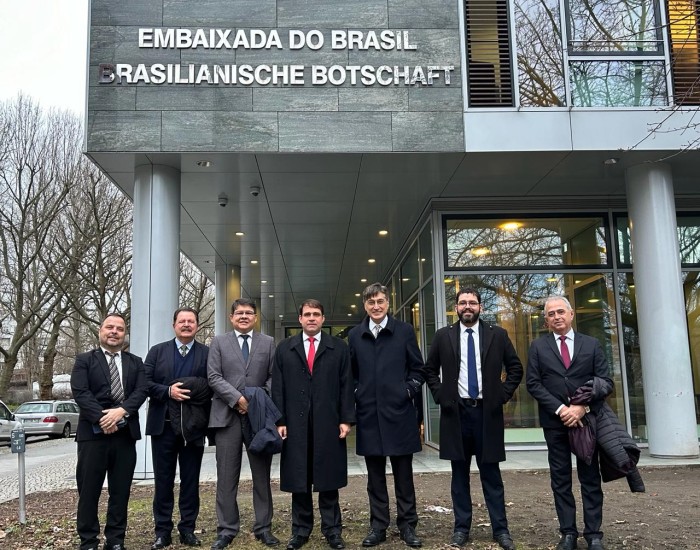 Comitiva do Ceará se reúne com embaixador do Brasil na Alemanha