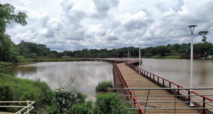 Obra do desassoreamento interdita passarela da Represa Municipal