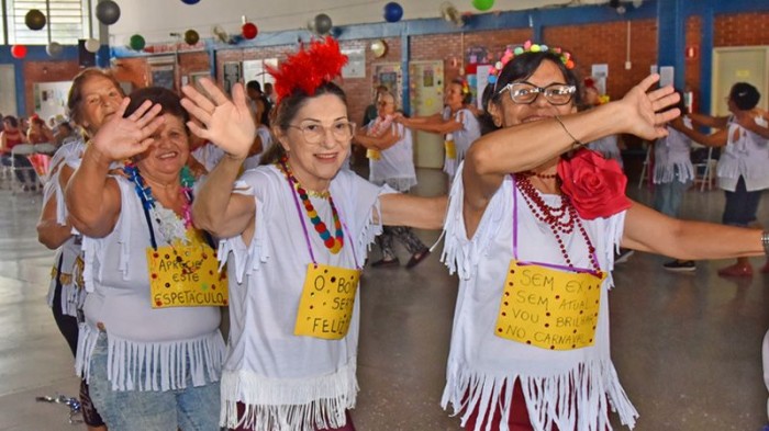 Centro de Convivência do Idoso promove ação comunitária de Carnaval