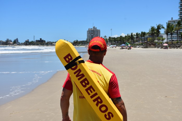 Bombeiros já salvaram 1,4 mil pessoas no Litoral e pedem atenção redobrada no Carnaval