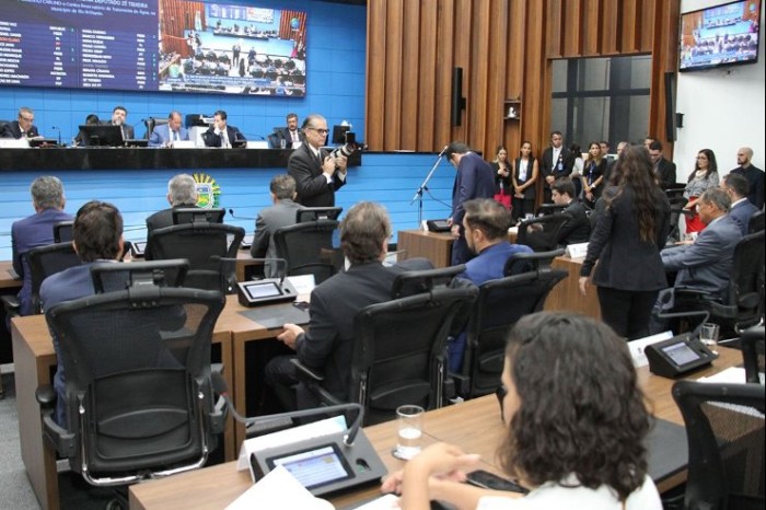 Matérias que versam sobre política de resolução de conflitos e garantia de matrícula de irmãos na rede pública serão apreciados hoje