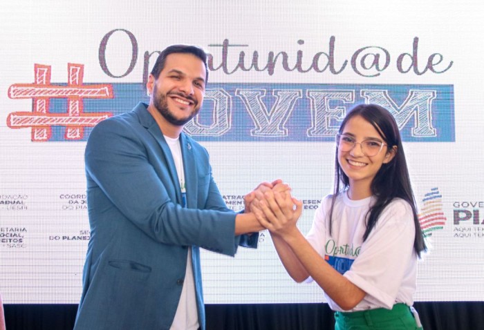 Seduc paga 7ª parcela das bolsas de estágio do Programa Oportunidade Jovem