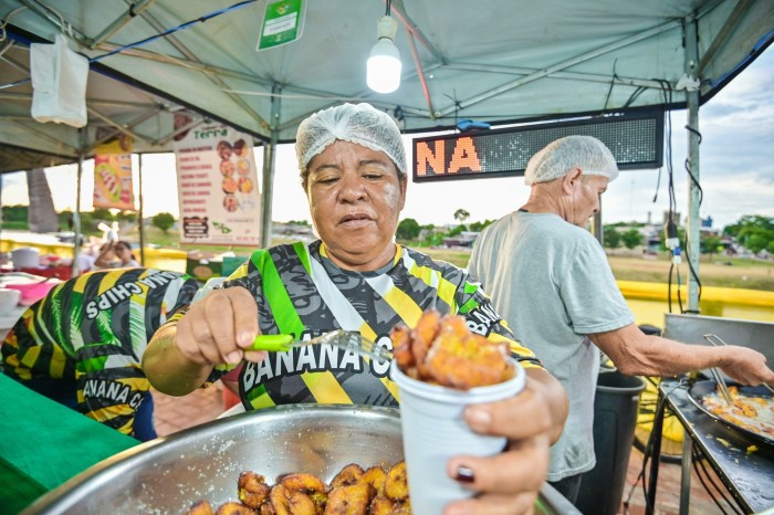 Tacacá, chips de banana e comidas típicas movimentam Economia Solidária no Carnaval da Família