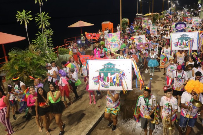 Carnaval 2024: Marchinhas empolgam brincantes, de todas as idades, no Bloco “Fundação na Folia”