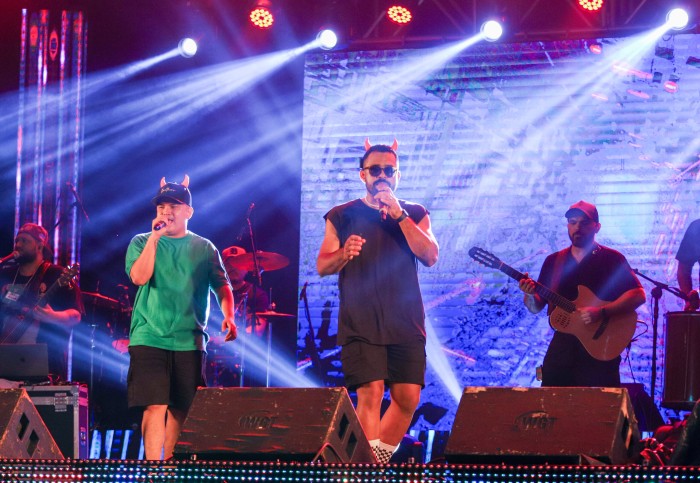 Carnaval da Família abre terceira noite de festa com samba e animação no Calçadão da Gameleira