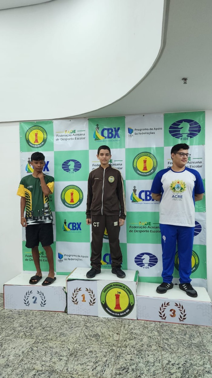 Alunos do Colégio Militar Tiradentes da Polícia Militar do Acre sobem ao pódio durante torneio de Xadrez em Rio Branco