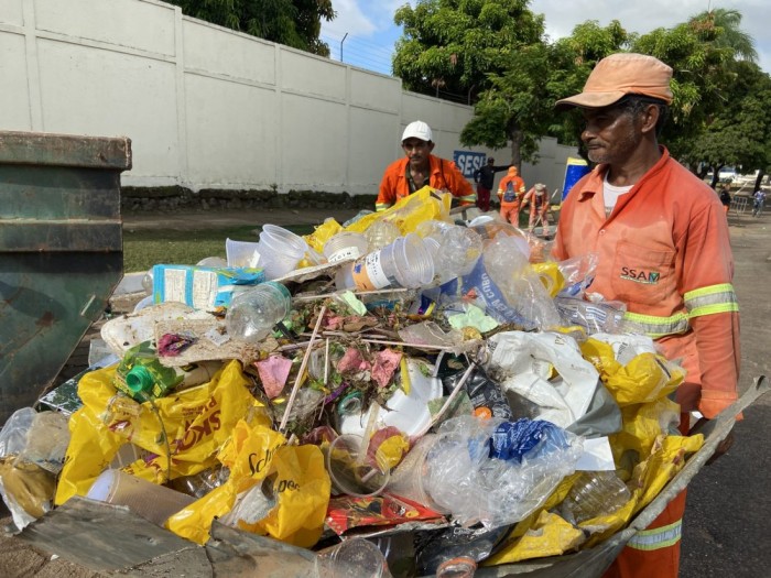 SSAM no Carnaval 2024: Bloco da limpeza passa nas ruas e deixa a cidade pronta para a rotina