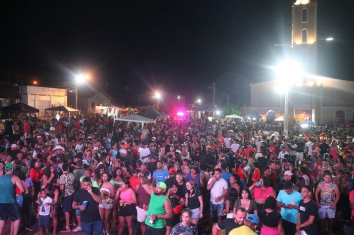 Carnaval 2024: Bloco Jegue Elétrico concentra milhares de foliões no Km-7, no último dia de folia